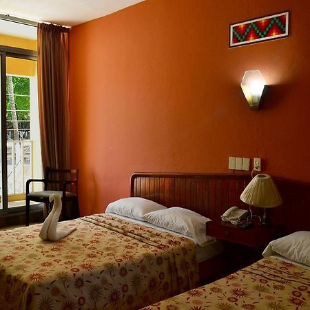 Hotel Palenque Buitenkant foto