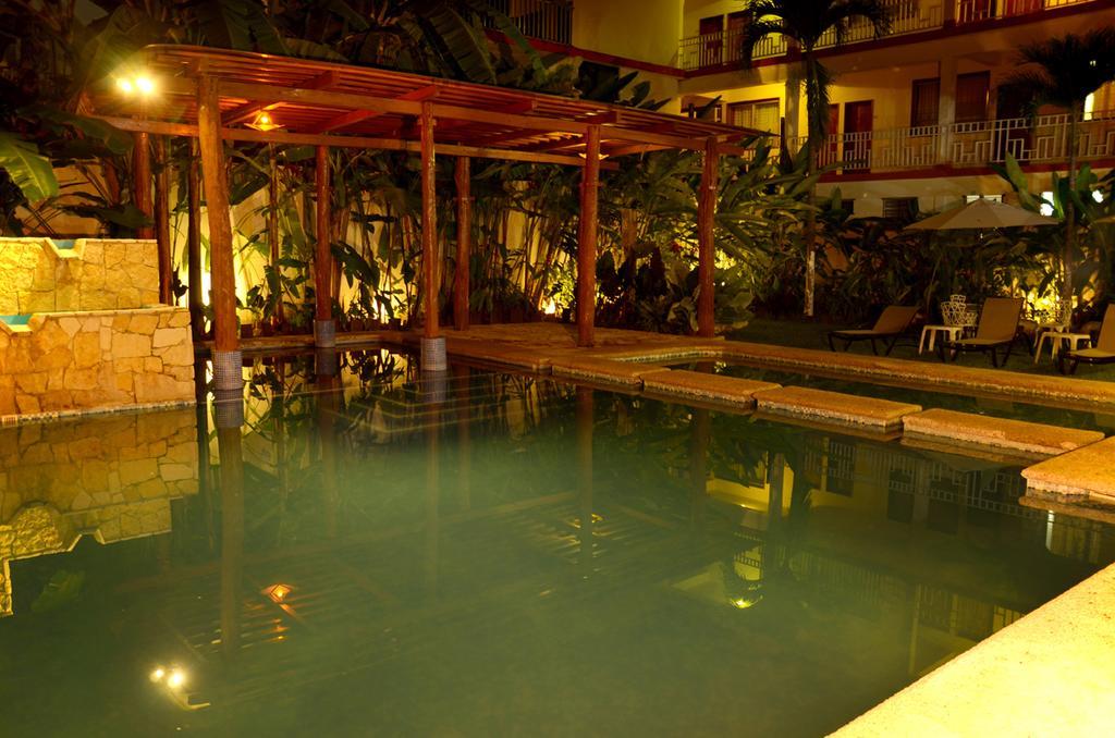Hotel Palenque Buitenkant foto
