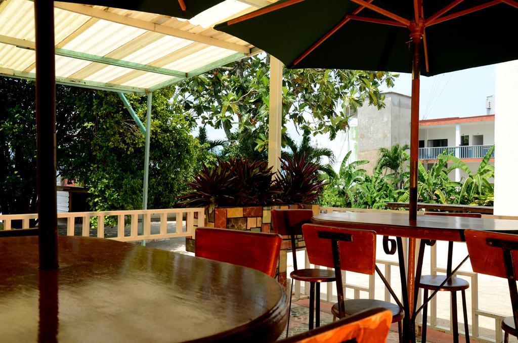 Hotel Palenque Buitenkant foto