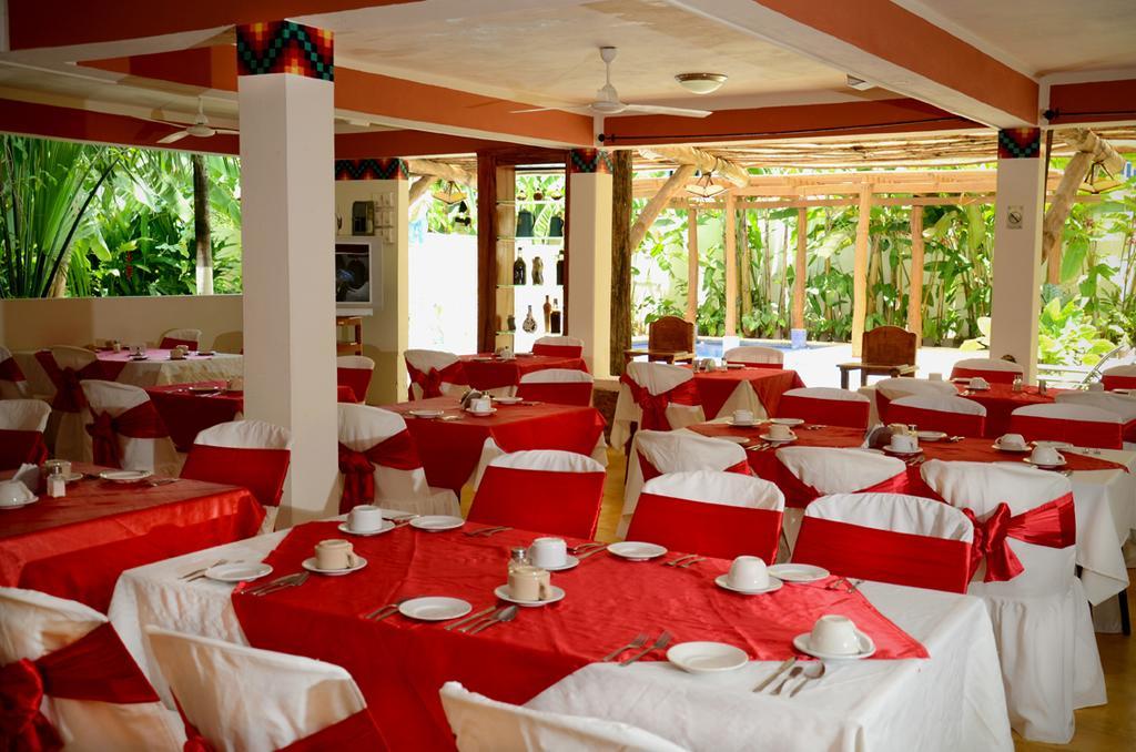 Hotel Palenque Buitenkant foto