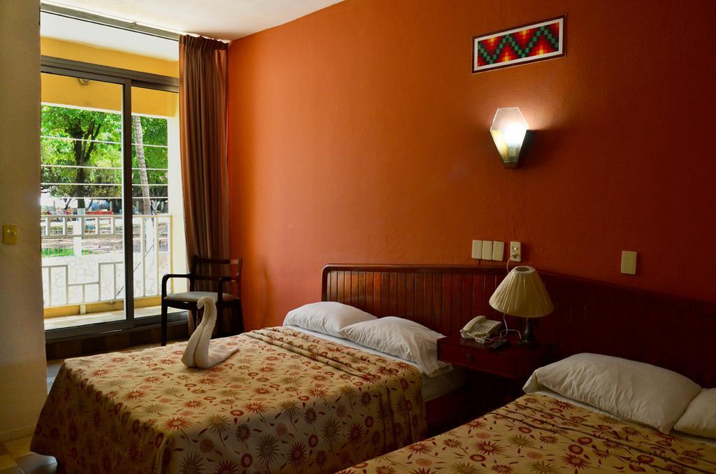 Hotel Palenque Buitenkant foto